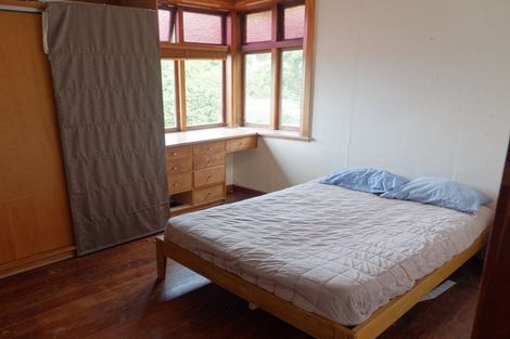 Photo of property in 26 Cave Road, Houghton Bay, Wellington, 6023