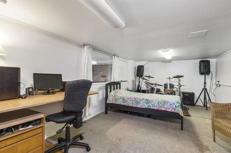 Photo of property in 2 Roberts Avenue, Belmont, Auckland, 0622