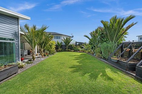 Photo of property in 6 Fred Carr Place, One Tree Point, 0118