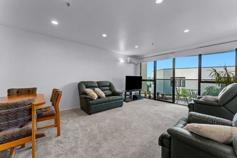 Photo of property in 4e/175 Hurstmere Road, Takapuna, Auckland, 0622
