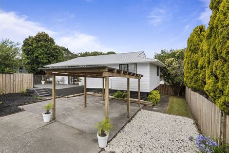 Photo of property in 2/14 Moxham Grove, Massey, Auckland, 0614