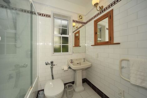 Photo of property in Chevening Flats, 90 Salamanca Road, Kelburn, Wellington, 6012