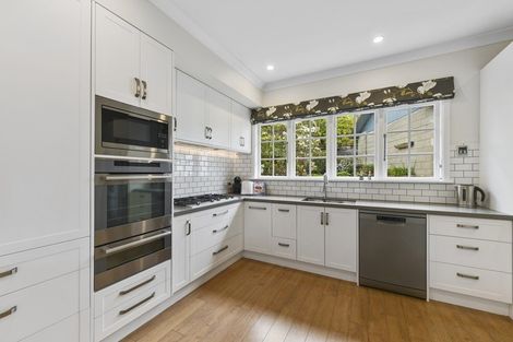 Photo of property in 18 Dowling Grove, Silverstream, Upper Hutt, 5019