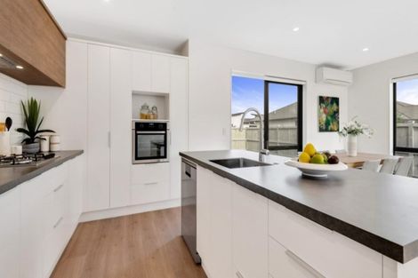 Photo of property in 36 Pepene Avenue, Takanini, 2112