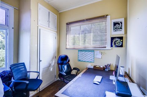 Photo of property in 1 Lawrence Road, Hospital Hill, Napier, 4110