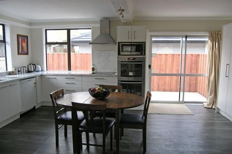 Photo of property in 15 Oak Street, Ebdentown, Upper Hutt, 5018