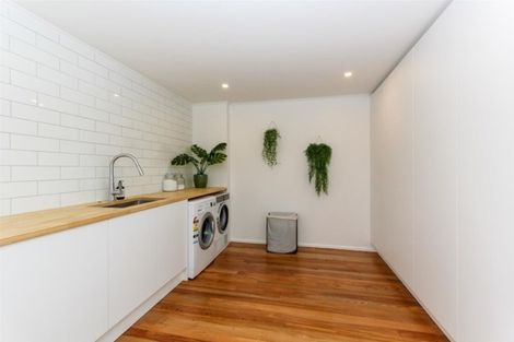 Photo of property in 185 Mangorei Road, Merrilands, New Plymouth, 4312