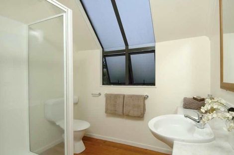 Photo of property in 2/12a Dallinghoe Crescent, Milford, Auckland, 0620