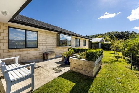 Photo of property in 4 Sunstone Crescent, Brown Owl, Upper Hutt, 5018