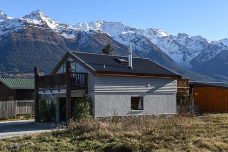 Photo of property in 13 Forbes Place, Glenorchy, 9372