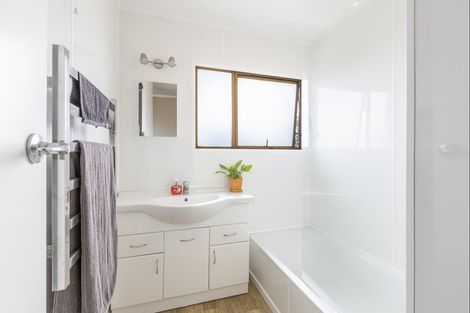 Photo of property in 29 Melandra Road, Stanmore Bay, Whangaparaoa, 0932