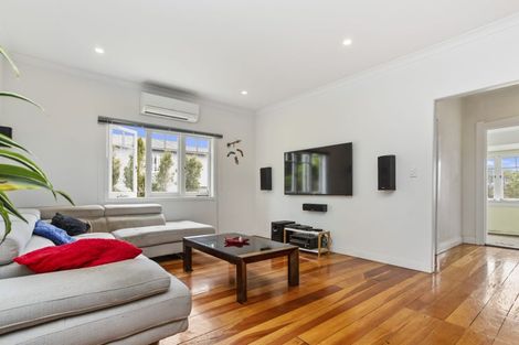 Photo of property in 33 Clayburn Road, Glen Eden, Auckland, 0602