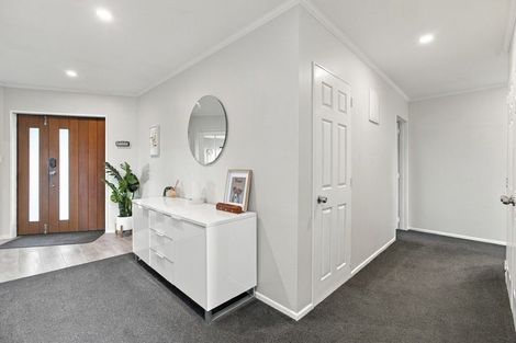 Photo of property in 9 Sandel Rise, Merrilands, New Plymouth, 4312