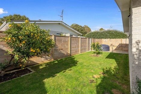 Photo of property in 34a Rewarewa Crescent, Waikanae, 5036