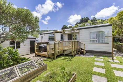 Photo of property in 11 John Witton Drive, Crofton Downs, Wellington, 6035