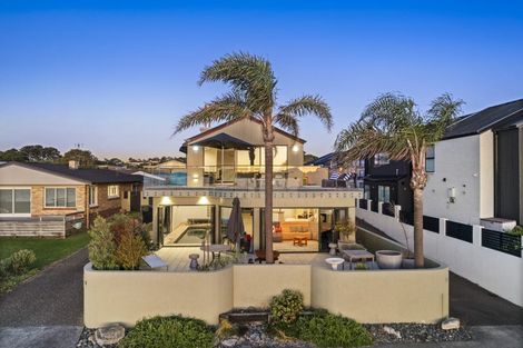 Photo of property in 14 The Parade, Bucklands Beach, Auckland, 2012