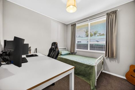 Photo of property in 8 Camphora Place, Ranui, Auckland, 0612