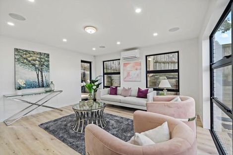 Photo of property in 11 Tawapou Close, Massey, Auckland, 0614