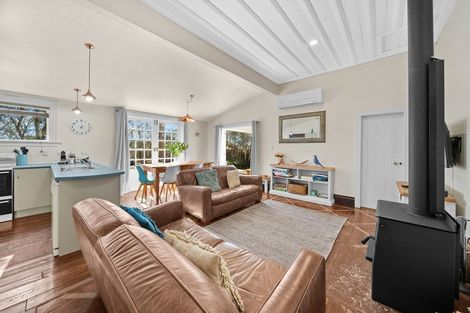 Photo of property in 102 Jellicoe Street, Martinborough, 5711