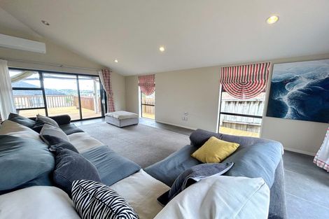 Photo of property in 21 Namsan Close, Fairview Heights, Auckland, 0632