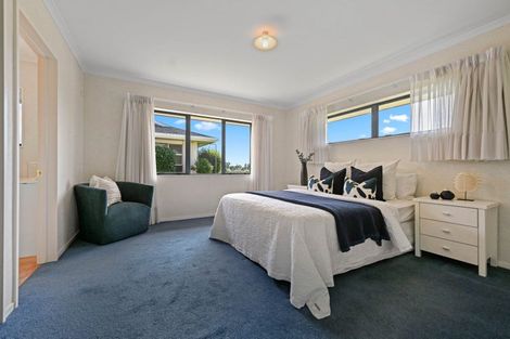 Photo of property in 2 Wilfred Street, St Andrews, Hamilton, 3200