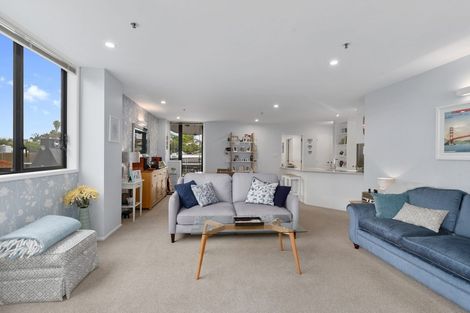 Photo of property in 2d/171 Hurstmere Road, Takapuna, Auckland, 0622