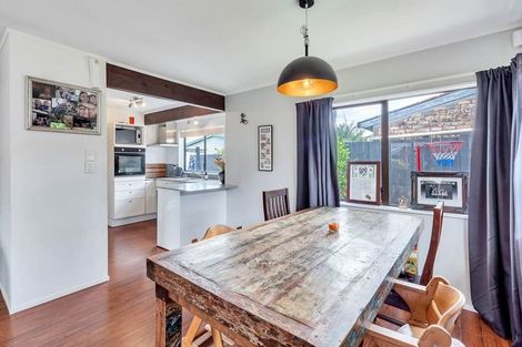 Photo of property in 3/98 Roberts Road, Te Atatu South, Auckland, 0610