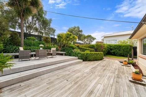 Photo of property in 33 Old Lake Road, Narrow Neck, Auckland, 0624