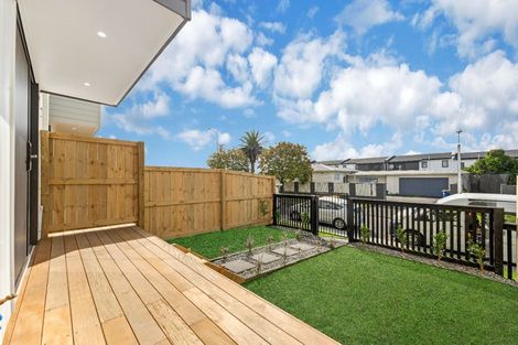 Photo of property in 5/1 Benita Place, Sunnyvale, Auckland, 0612