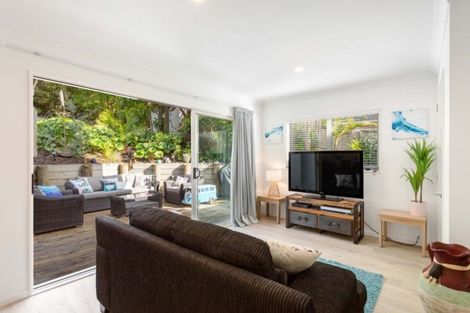 Photo of property in 32 Kate Sheppard Avenue, Torbay, Auckland, 0630