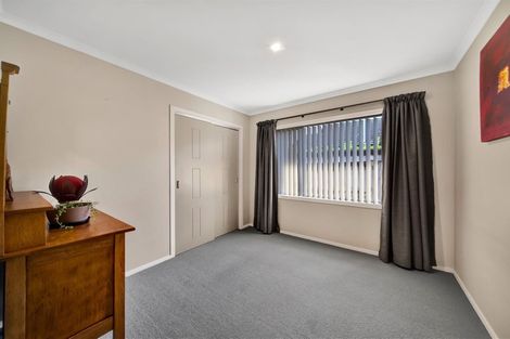 Photo of property in 12 Dolphin Parade, Bell Block, New Plymouth, 4312