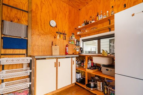 Photo of property in 1 Tinirau Place, Cooks Beach, 3591