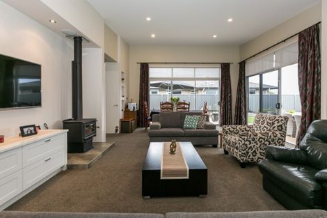 Photo of property in 52 Orotu Drive, Poraiti, Napier, 4112