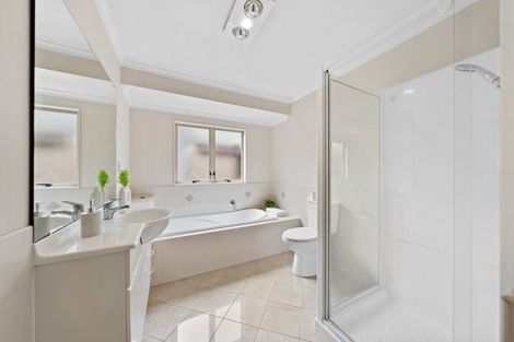 Photo of property in 8 Landvale Court, Browns Bay, Auckland, 0630