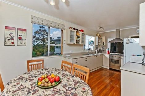 Photo of property in 65 Pupuke Road, Birkenhead, Auckland, 0627