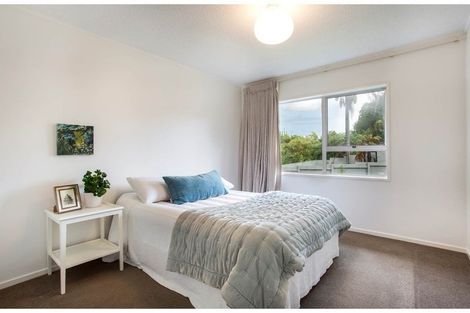 Photo of property in 2/20 Hinau Street, New Lynn, Auckland, 0600