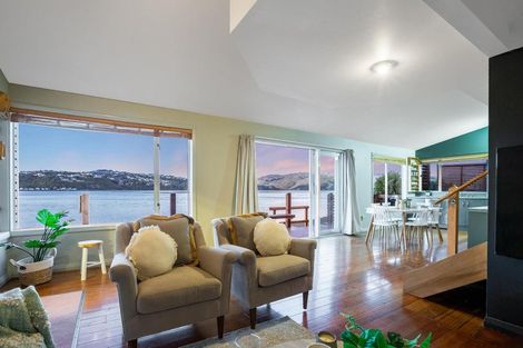 Photo of property in 14a Trevor Terrace, Paremata, Porirua, 5024