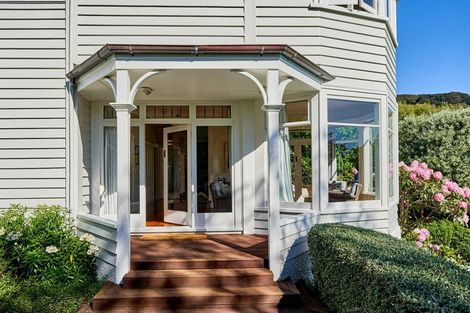 Photo of property in 3 Dillon Street, Lowry Bay, Lower Hutt, 5013