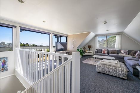 Photo of property in 3 Lindaver Grove, Merrilands, New Plymouth, 4312