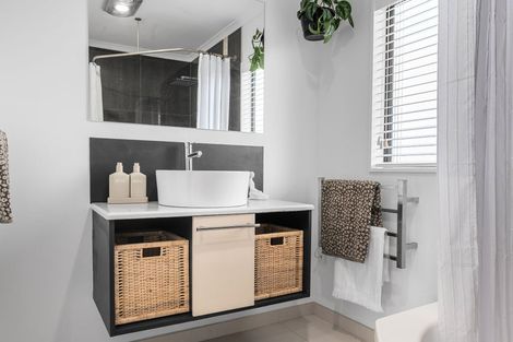 Photo of property in 9b Beadle Place, St Andrews, Hamilton, 3200