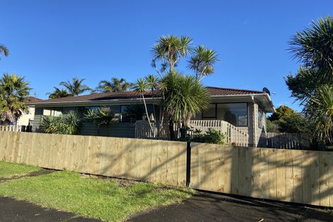 Photo of property in 13 Edwin Freeman Place, Ranui, Auckland, 0612