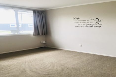 Photo of property in 37 Jaemont Avenue, Te Atatu South, Auckland, 0610