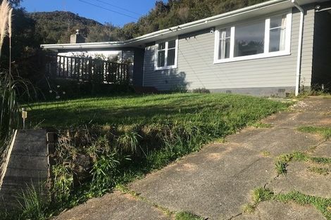 Photo of property in 39 Lowry Crescent, Stokes Valley, Lower Hutt, 5019