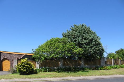 Photo of property in 927 East Coast Road, Northcross, Auckland, 0632