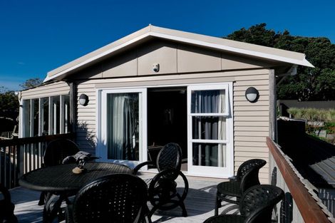 Photo of property in 75 Seaview Road, Paraparaumu Beach, Paraparaumu, 5032