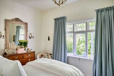 Photo of property in 17 Mahoe Street, Eastbourne, Lower Hutt, 5013