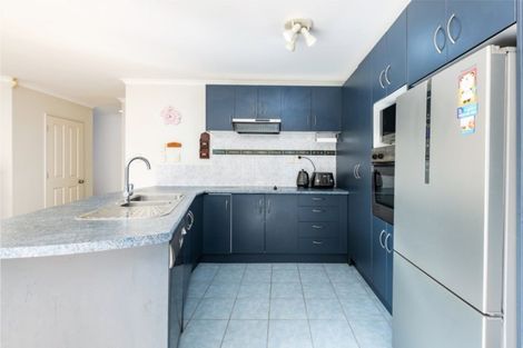 Photo of property in 2 Shah Place, Glen Eden, Auckland, 0602