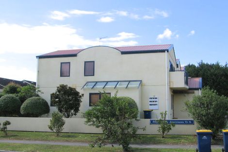 Photo of property in 4/70 Fernhill Way, Oteha, Auckland, 0632