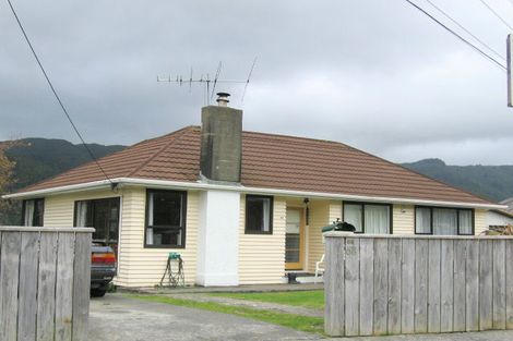 Photo of property in 68 Bird Grove, Stokes Valley, Lower Hutt, 5019