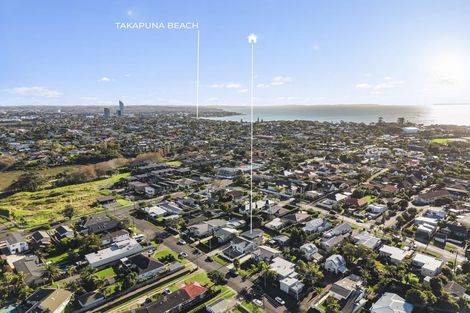 Photo of property in 8 Creamer Avenue, Belmont, Auckland, 0622